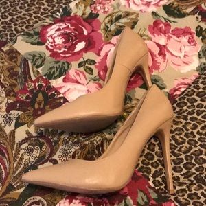 Nude pumps Size 9 Shoe Republic